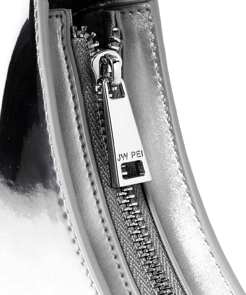 JW PEI（ジェイダブリューペイ）の「JW PEI / Harlee shoulder bag SILVER（トートバッグ・レディース・シルバー・ONE SIZE）」の7枚目の写真