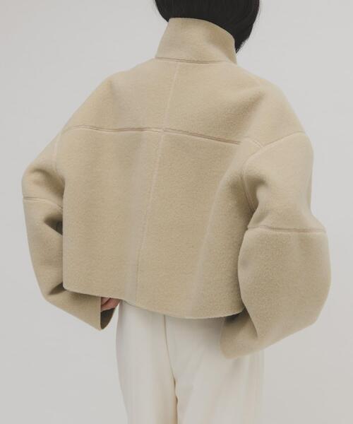 KBF（ケイビーエフ）の「リバーシブルボアジャケット（その他アウター・レディース・ベージュ/ブラック・ONE）」の4枚目の写真
