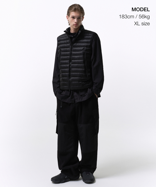 MUSINSA STANDARD（ムシンサスタンダード）の「[シティレジャー] シアーリップストップハイネックライトダウンベスト [ブラック]（ダウンベスト・メンズ・その他・MEDIUM/LARGE/X-LARGE/XX-LARGE）」の2枚目の写真