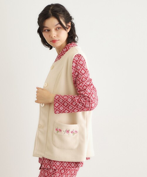 LAURA ASHLEY(ローラアシュレイ)の「クチュールローズ柄 刺繍フリースベスト(ベスト・レディース・アイボリー系/ワイン系/ブルー系その他2・00)」の4枚目の写真