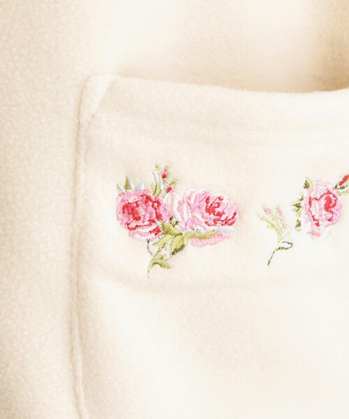 LAURA ASHLEY(ローラアシュレイ)の「クチュールローズ柄 刺繍フリースベスト(ベスト・レディース・アイボリー系/ワイン系/ブルー系その他2・00)」の7枚目の写真