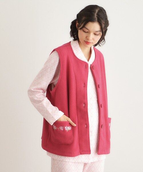 LAURA ASHLEY(ローラアシュレイ)の「クチュールローズ柄 刺繍フリースベスト(ベスト・レディース・アイボリー系/ワイン系/ブルー系その他2・00)」の8枚目の写真
