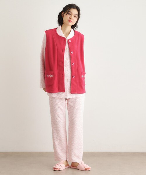 LAURA ASHLEY(ローラアシュレイ)の「クチュールローズ柄 刺繍フリースベスト(ベスト・レディース・アイボリー系/ワイン系/ブルー系その他2・00)」の9枚目の写真