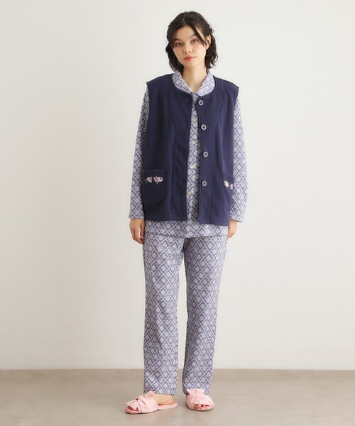 LAURA ASHLEY(ローラアシュレイ)の「クチュールローズ柄 刺繍フリースベスト(ベスト・レディース・アイボリー系/ワイン系/ブルー系その他2・00)」の13枚目の写真