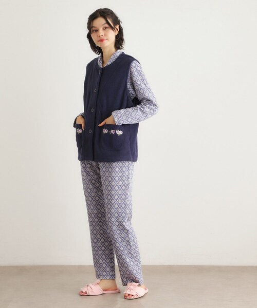 LAURA ASHLEY(ローラアシュレイ)の「クチュールローズ柄 刺繍フリースベスト(ベスト・レディース・アイボリー系/ワイン系/ブルー系その他2・00)」の14枚目の写真