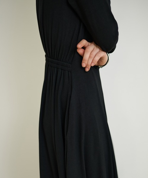 LAULEN（ローレン）の「back open gather long dress /バックオープンギャザーロングドレス（ワンピース・レディース・チャコールグレー/ブラック・FREE）」の18枚目の写真