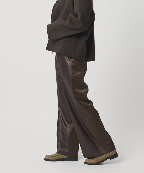 BEAUTY&YOUTH UNITED ARROWS(ビューティーアンドユースユナイテッドアローズ)の「ポリエステル 2トーンサテン ドロストパンツ ウォッシャブル(その他パンツ・レディース・ブラック/ダークブラウン・S/M)」の2枚目の写真