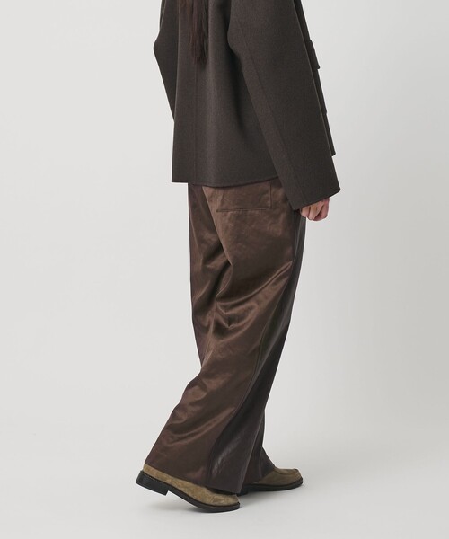 BEAUTY&YOUTH UNITED ARROWS(ビューティーアンドユースユナイテッドアローズ)の「ポリエステル 2トーンサテン ドロストパンツ ウォッシャブル(その他パンツ・レディース・ブラック/ダークブラウン・S/M)」の4枚目の写真
