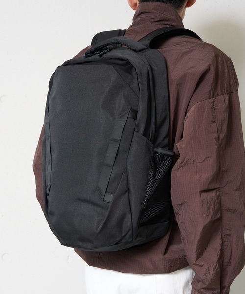 MAGASIN DE MODE TOOLS(マガジンデモードトゥールズ)の「【MAGASIN DE MODE TOOLS】アーバンバックパック TT-01 15インチPC・A4収納/約24L/撥水/軽量/ビジネスリュック・通勤・通学/アウトドア/タウンユース/デイパック VAULT ING MKS(バックパック/リュック・メンズ・ブラック・FREE)」の10枚目の写真