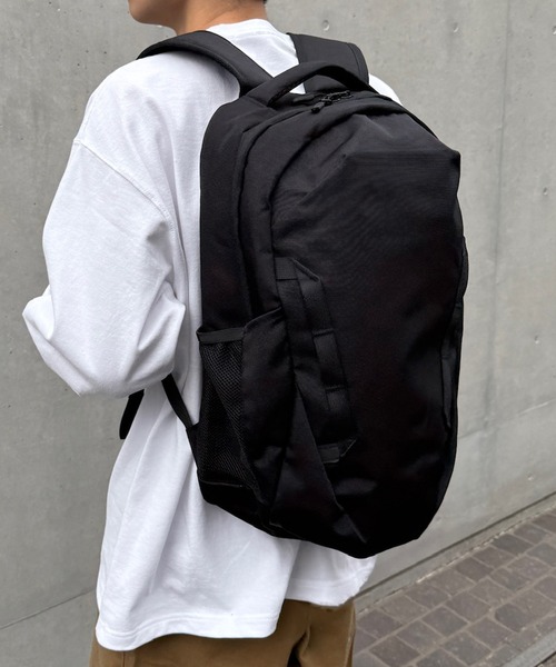 MAGASIN DE MODE TOOLS(マガジンデモードトゥールズ)の「【MAGASIN DE MODE TOOLS】アーバンバックパック TT-01 15インチPC・A4収納/約24L/撥水/軽量/ビジネスリュック・通勤・通学/アウトドア/タウンユース/デイパック VAULT ING MKS(バックパック/リュック・メンズ・ブラック・FREE)」の4枚目の写真