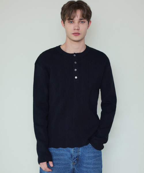 WEDNESDAY OASIS（ウェンズデーオアシス）の「オールウェイズリブドヘンリーネックウォッシャブルニット_BLack(WC25_KN04)（ニット/セーター・メンズ・ブラック・MEDIUM/LARGE）」の2枚目の写真