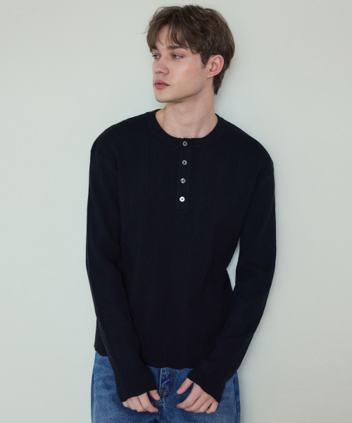 WEDNESDAY OASIS（ウェンズデーオアシス）の「オールウェイズリブドヘンリーネックウォッシャブルニット_BLack(WC25_KN04)（ニット/セーター・メンズ・ブラック・MEDIUM/LARGE）」の3枚目の写真