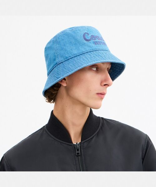 COACH（コーチ）の「コーチ スクリプト エンブロイダード デニム バケット ハット（ハット・レディース・ブルー系その他・(M/L)/XS/S）」の4枚目の写真