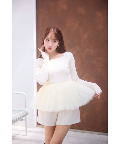 MISTREASS(ミストレアス)の「Square Neck Volume Peplum Knit Top(ニット/セーター・レディース・グレー/ホワイト・FREE)」の2枚目の写真
