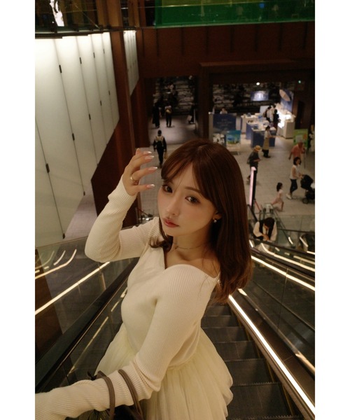 MISTREASS(ミストレアス)の「Square Neck Volume Peplum Knit Top(ニット/セーター・レディース・グレー/ホワイト・FREE)」の8枚目の写真