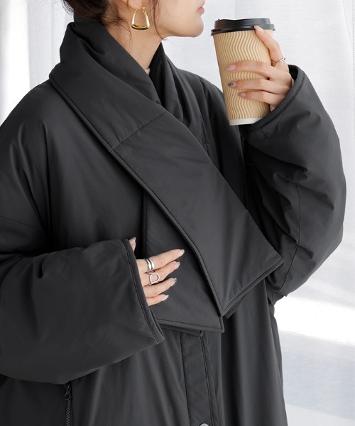 HUG.U(ハグユー)の「「吸湿発熱 裏フリース」 マフラー付き 撥水コート(ノーカラーコート・レディース・ブラック/ダークグレー・FREE)」の10枚目の写真
