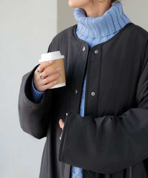 HUG.U(ハグユー)の「「吸湿発熱 裏フリース」 マフラー付き 撥水コート(ノーカラーコート・レディース・ブラック/ダークグレー・FREE)」の12枚目の写真