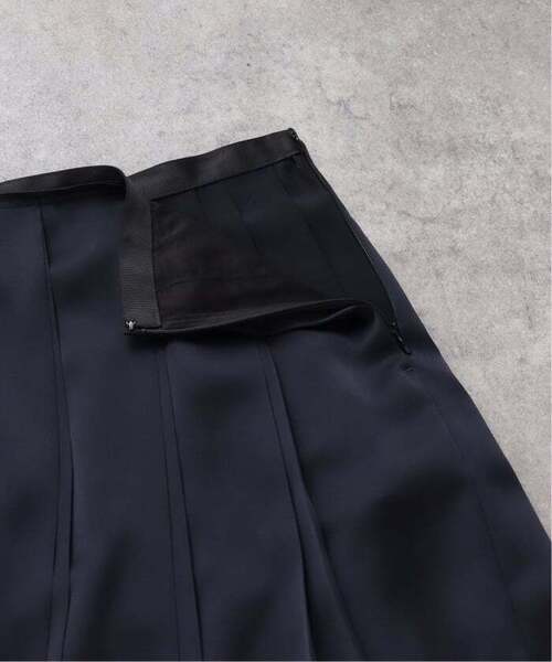 VERMEIL par iena（ヴェルメイユパーイエナ）の「《追加》サテンプリーツスカート（スカート・レディース・ネイビー・38/36）」の6枚目の写真