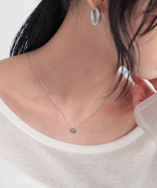 for/c(フォーシー)の「小粒ドロップネックレス【サスティナブル】(ネックレス・レディース・ゴールド/シルバー・フリー)」の5枚目の写真