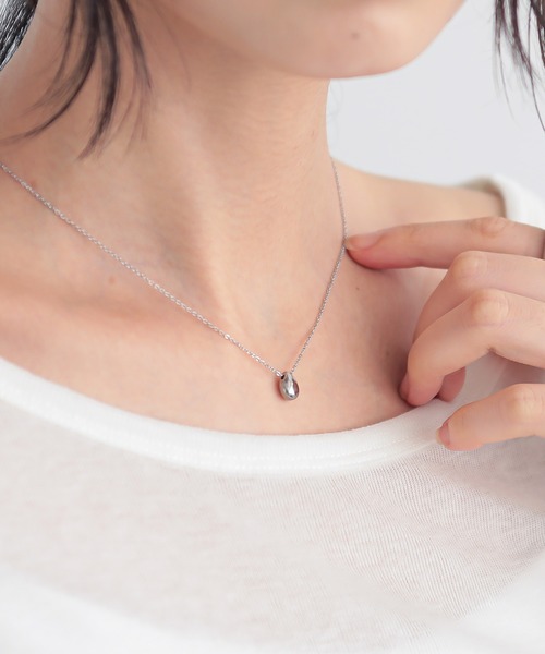 for/c(フォーシー)の「小粒ドロップネックレス【サスティナブル】(ネックレス・レディース・ゴールド/シルバー・フリー)」の10枚目の写真