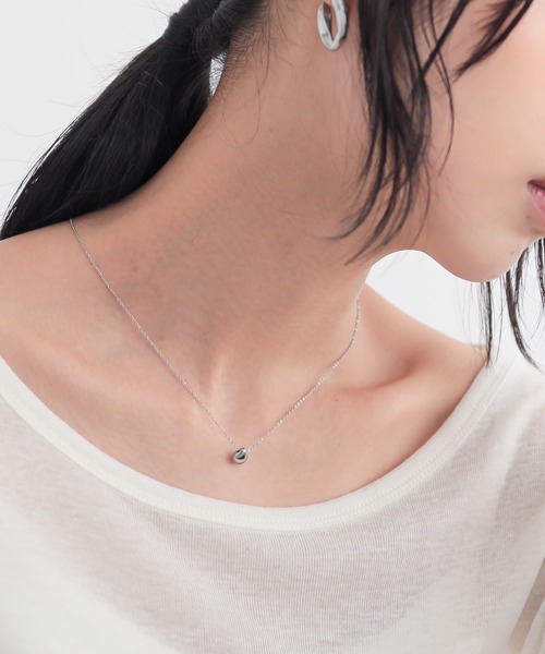 for/c(フォーシー)の「小粒ドロップネックレス【サスティナブル】(ネックレス・レディース・ゴールド/シルバー・フリー)」の3枚目の写真