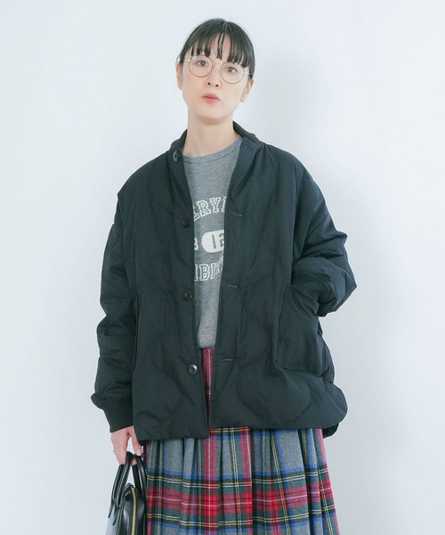 solamonat poche(ソラモナポッシェ)の「キルトリブジャケット(ダウンジャケット/コート・レディース・カーキ/ブラック・2)」の1枚目の写真