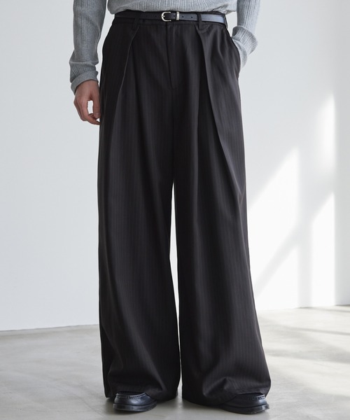 LUENNA(ルエナ)の「【LUENNA】Cross-Tuck Slacks / クロスタックスラックス(スラックス・メンズ・グレー系/ブラック系・L/M/S)」の2枚目の写真