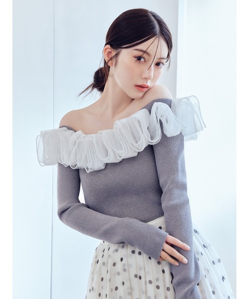 FRAY I.D（フレイアイディー）の「フリルコンビオフショルダーリブニット（ニット/セーター・レディース・グレー/ブラック/ライトベージュ/その他・F）」の3枚目の写真