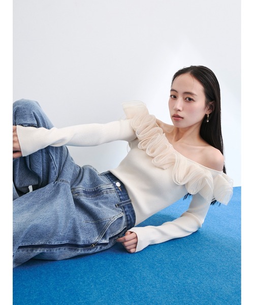 FRAY I.D（フレイアイディー）の「フリルコンビオフショルダーリブニット（ニット/セーター・レディース・グレー/ブラック/ライトベージュ/その他・F）」の4枚目の写真