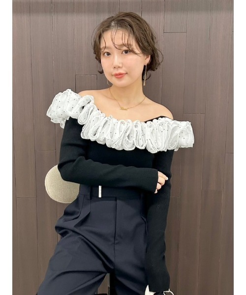 FRAY I.D（フレイアイディー）の「フリルコンビオフショルダーリブニット（ニット/セーター・レディース・グレー/ブラック/ライトベージュ/その他・F）」の2枚目の写真