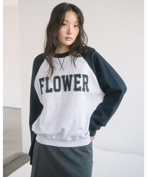 HAVISM（ヘビズム）の「FLOWER APLIQUE RAGLAN SWEATSHIRT(NAVY)（スウェット・レディース・その他・ONE SIZE）」の2枚目の写真