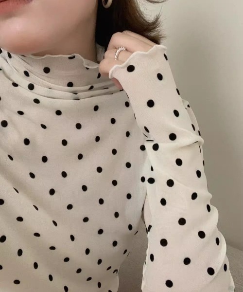 LADY LIKE(レディライク)の「プチハイネックドット柄シアートップス(Tシャツ/カットソー・レディース・ブラック/ホワイト/モカ・M)」の9枚目の写真