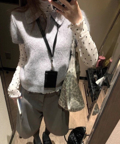 LADY LIKE(レディライク)の「プチハイネックドット柄シアートップス(Tシャツ/カットソー・レディース・ブラック/ホワイト/モカ・M)」の11枚目の写真