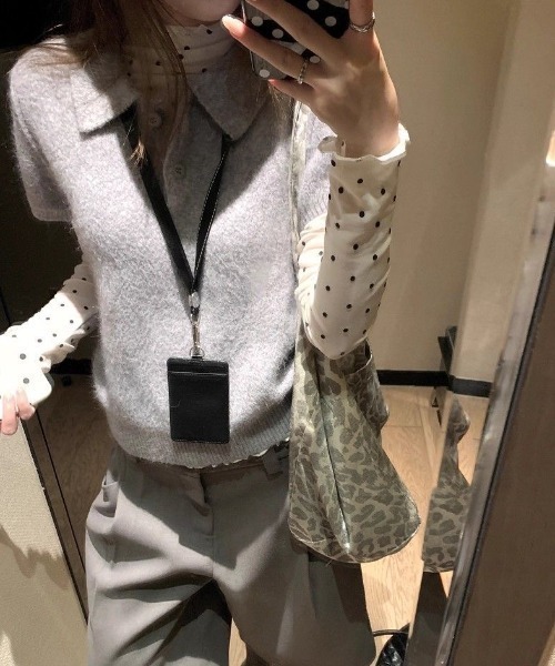 LADY LIKE(レディライク)の「プチハイネックドット柄シアートップス(Tシャツ/カットソー・レディース・ブラック/ホワイト/モカ・M)」の12枚目の写真