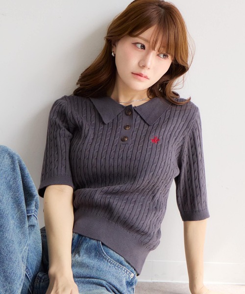 BEVERLY HILLS POLO CLUB(ビバリーヒルズポロクラブ)の「【Bevery Hills Polo Club/ビバリーヒルズ ポロクラブ】ワンポイント刺繍 ケーブル編み リブ半袖ポロニット(ニット/セーター・レディース・チャコールグレー/コーラルピンク/アイボリー・M)」の4枚目の写真