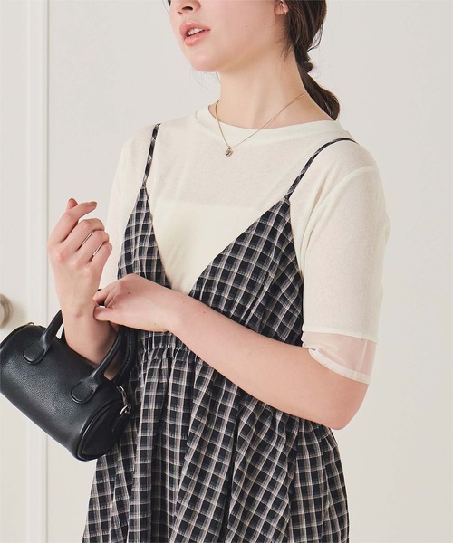 titivate(ティティベイト)の「シアー切替ハーフスリーブカットソートップス(Tシャツ/カットソー・レディース・ダークブラウン/ライトブルー/ブラック/オフホワイト・L/M/S)」の2枚目の写真