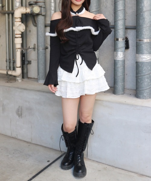 tinkerend（ティンカーエンド）の「Drawstring Flare Pleated Off-Shoulder / ドローストリングフレアプリーツオフショルダー（シャツ/ブラウス・レディース・ブラック/ホワイト・FREE）」の5枚目の写真