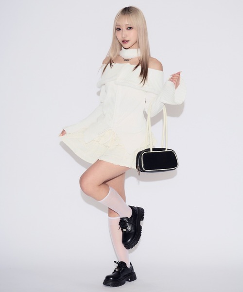 tinkerend（ティンカーエンド）の「Drawstring Flare Pleated Off-Shoulder / ドローストリングフレアプリーツオフショルダー（シャツ/ブラウス・レディース・ブラック/ホワイト・FREE）」の21枚目の写真