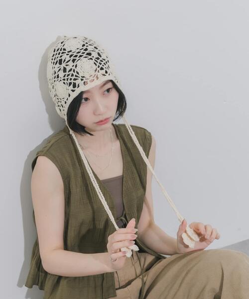 SMELLY(スメリー)の「フラワーデザインボンネット(ニットキャップ/ビーニー・レディース・アイボリー/ブラック・-)」の17枚目の写真