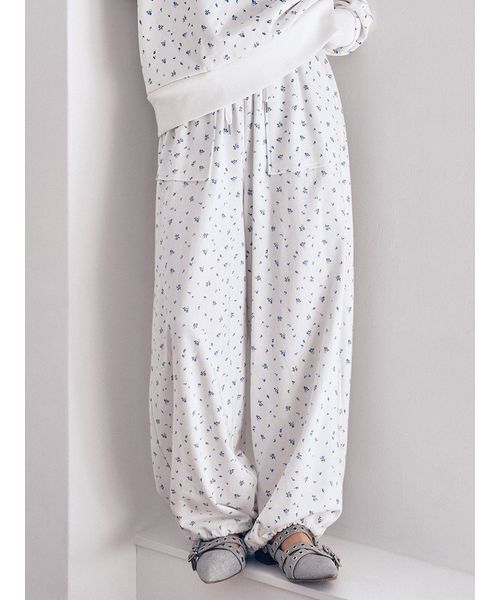 FURFUR（ファーファー）の「【限定カラー】ミニフラワープリントスウェットパンツ（その他パンツ・レディース・ライトグレー/ホワイト/ブラック・0/1）」の11枚目の写真
