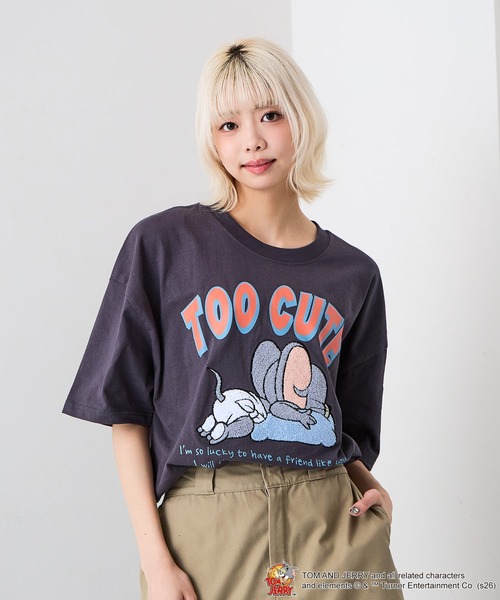Tom＆Jerry（トムアンドジェリー）の「【TOM and JERRY/トムとジェリー】【コットン100％のしっかりした生地 ドロップショルダー】オリジナルデザイン刺繍Tシャツ ジェリー タフィー さかな 半袖 ユニセックス（Tシャツ/カットソー・メンズ・ホワイト系その他2/ブラック系その他2/ブルー系その他/ベージュ系その他2/ホワイト系その他・X-LARGE/LARGE/MEDIUM/SMALL）」の3枚目の写真