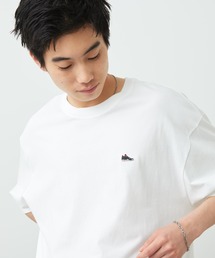 JORDAN BRAND（ジョーダンブランド）の「ジョーダン メンズ スニーカー パッチ Tシャツ   Jordan Men's Sneaker Patch T-Shirt IF3107-100 White（Tシャツ/カットソー）」