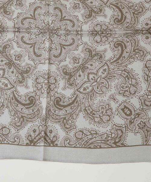 NANO universe（ナノユニバース）の「BRIGHT STAR/SILK BANDANA MOTIF SCARF GRAY（バンダナ/スカーフ・レディース・グレー・FREE）」の3枚目の写真
