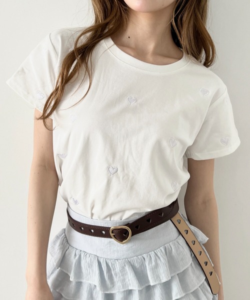 Loueme(ルエム)の「ハート刺繍コンパクトTee(Tシャツ/カットソー・レディース・イエロー/ホワイト/ピンク/ブラック/ライトブルー・FREE)」の1枚目の写真