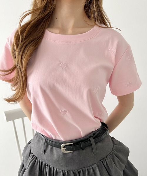 Loueme(ルエム)の「ハート刺繍コンパクトTee(Tシャツ/カットソー・レディース・イエロー/ホワイト/ピンク/ブラック/ライトブルー・FREE)」の5枚目の写真