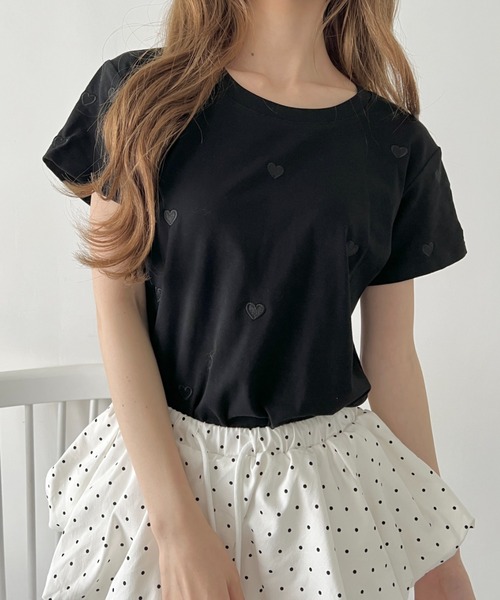 Loueme(ルエム)の「ハート刺繍コンパクトTee(Tシャツ/カットソー・レディース・イエロー/ホワイト/ピンク/ブラック/ライトブルー・FREE)」の2枚目の写真