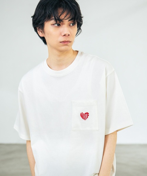 LAKOLE(ラコレ)の「ハートワンポイントポケTEE / 652946(Tシャツ/カットソー・メンズ・ブラック/ホワイト/アクア/ブラウン・LARGE/MEDIUM)」の1枚目の写真