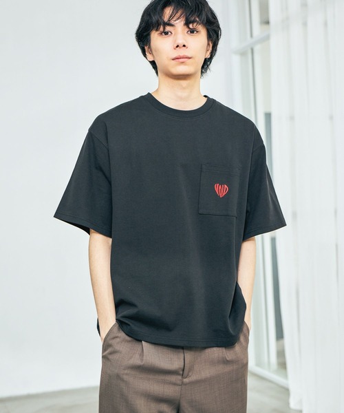 LAKOLE(ラコレ)の「ハートワンポイントポケTEE / 652946(Tシャツ/カットソー・メンズ・ブラック/ホワイト/アクア/ブラウン・LARGE/MEDIUM)」の2枚目の写真