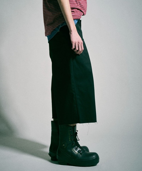 CAMPHOR WOOD(カンファーウッド)の「【 Dickies × CAMPHORWOOD 】LAYERED BOXER CUT-OFF WIDE CHINO SHORTS / 【 Dickies コラボレーション 】ボクサーレイヤードカットオフワイドチノショーツ(チノパンツ・メンズ・グレー/ブラック系・SMALL/MEDIUM/LARGE)」の17枚目の写真
