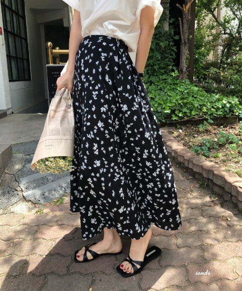 Emilie(エミリー)の「フレアシルエットスカート(スカート・レディース・ブラック/ホワイト・FREE)」の16枚目の写真